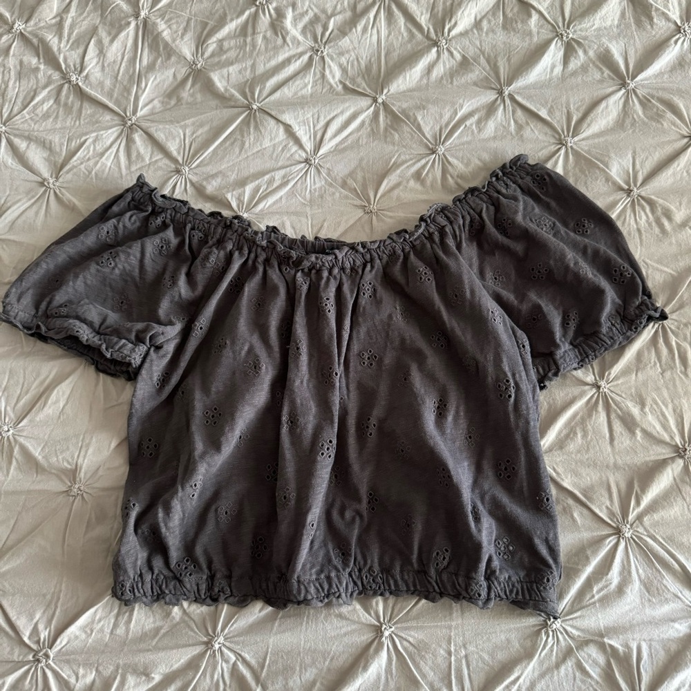 Gray Eyelit Puff Sleeve Top